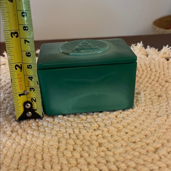 Green Pecking Box with Raised Buddha Design - Picture 7 of 8